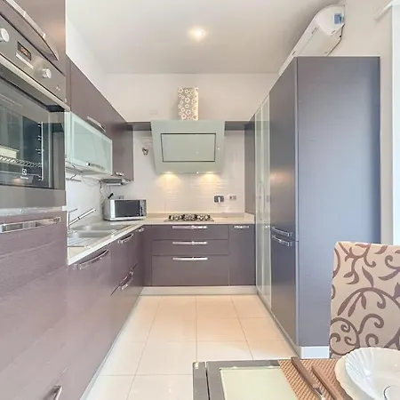 Elegante - Aeroporto - Porto - Wifi Apartment Genoa